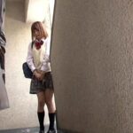 《ギャル》 マンションの廊下で女の子が座り小便！？戸惑いつつも「何やってるのこんなところで」と聞いてみると、どうやら両親が留守で家に入れなくて我慢しきれず廊下でしてしまったらしい。 『FANZA』