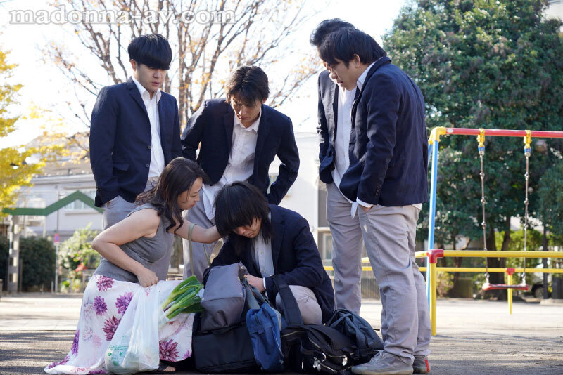 ＜熟女＞ アイツの母ちゃんムカツクからさぁ、今日から毎日中出ししまくっ...