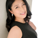 ＜熟女＞ 実はもの凄くチ○ポ好き 結婚15年、夫以外のチ○ポを見ても触れてもいないけど…。しゃぶった途端、エロ顔になってしまう人妻 豊崎清香44歳 AV DEBUT 【FANZA】