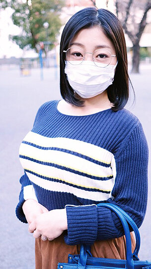 ＜熟女＞ 地味だけどツンと上向きロケット乳のHカップ人妻 欲求不満が産...