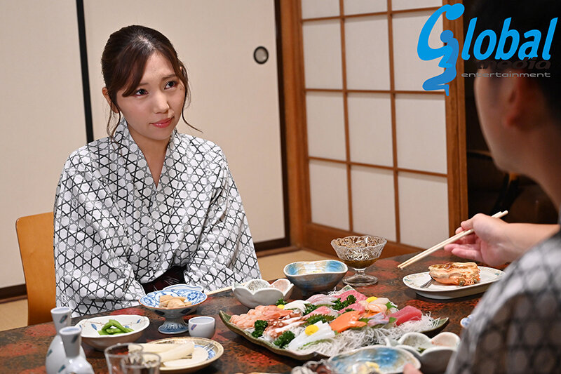 ＜熟女＞ 緊縛調教妻 旦那の出張に同伴した妻を狙う邪悪な宿の主人。脅さ...