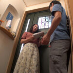 ＜熟女＞ 近所の欲求不満な巨乳未婚おばさんをデカチンで黙らせメス堕ち 絶倫中出ししまくった盗撮動画！13発！ 【FANZA】