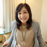 ＜熟女＞ 【個人】【熟エロ乳房】調教される48歳のドM美人妻、乳首を触られただけで絶頂する敏感な体を青年にハメ倒されて顔射 【FANZA】