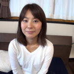 ＜熟女＞ ●供が三人もいる様には見えない童顔熟女が初AV撮影！男優愛撫に奇声を上げてイキまくる！ 【FANZA】