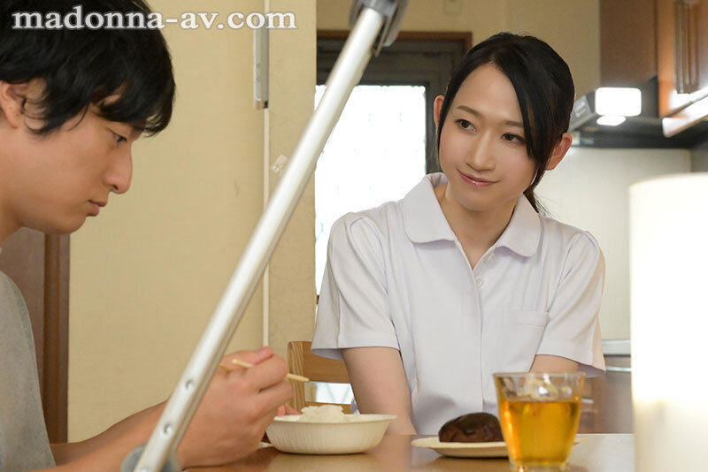 ＜熟女＞ 僕のわがままを全て受け入れてくれる、人妻ヘルパーかなさんの密...