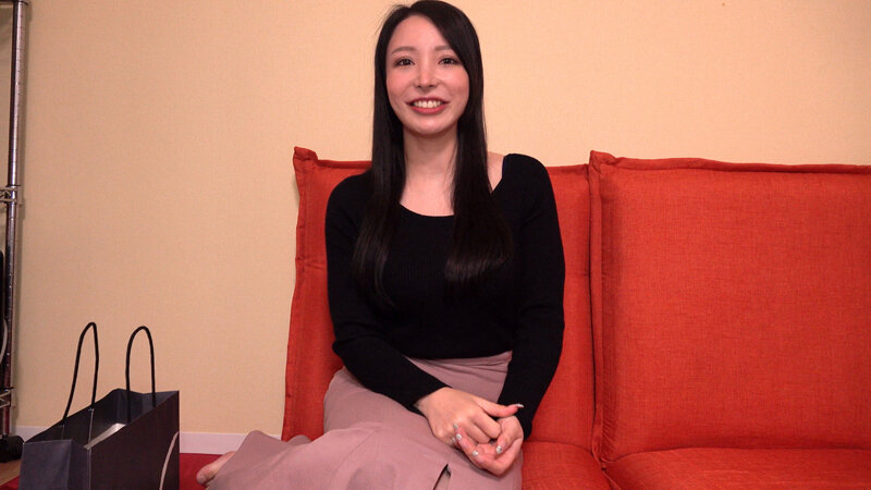 ＜熟女＞ Hカップ受付嬢 一見ツンとした美熟女だけど話すとノリがよくて...