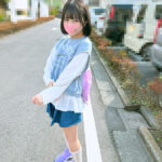 ＜熟女＞ めちゃ小さすぎる女の子2人の警戒心皆無の無邪気な笑顔に欲望を堪えきれず…パイパンワレメに無理めな巨大チ●ポをねじ込んでグッタリするまでハメ続ける【非常階段でイタズラした変態男の記録】 【FANZA】