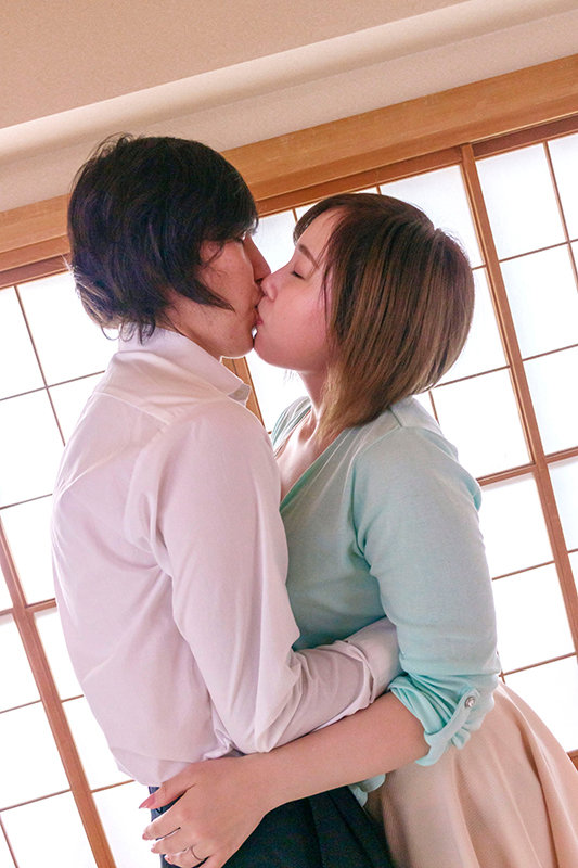 ＜熟女＞ 勉学に励むフル勃起の童貞学生に夫に内緒でヤラせてあげた優しい...