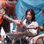 ＜熟女＞ 町内キャンプNTR テントの中で何度も中出しされた妻の衝撃的寝取られ映像 吉澤友貴 【FANZA】