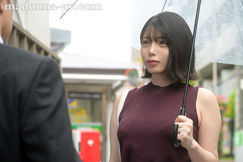 ＜熟女＞ 昔俺の事が好きだった地味な幼馴染が、色気漂う巨乳人妻に進化し...