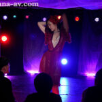 ＜熟女＞ ストリップ劇場で舞う人妻 沖宮那美 【FANZA】