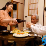 ＜熟女＞ 還暦の性 性欲旺盛な六十路の淫靡な痴態 夫の部下との不倫関係・宅配業者とのゆきずりセックス 遠田恵未 【FANZA】