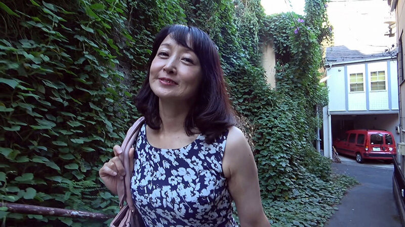 ＜熟女＞ セーラー服熟女失禁羞恥 高倉梨奈 【FANZA】