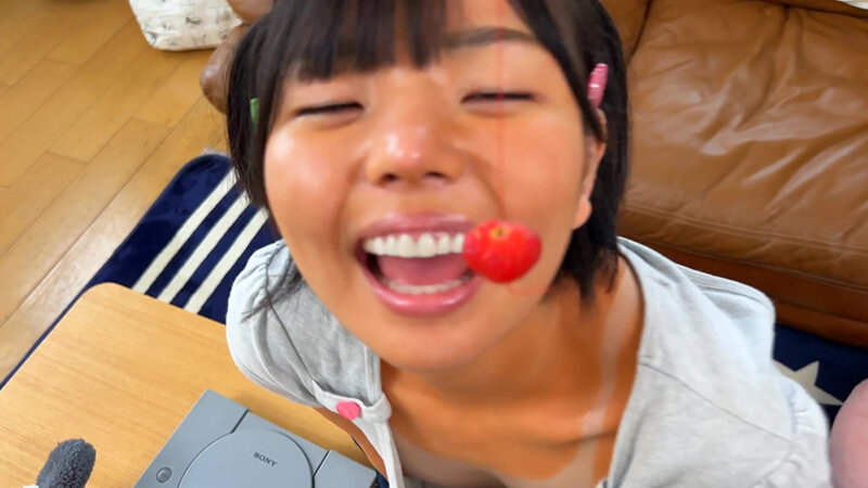 ＜熟女＞ 日焼け姪っ子美少女たちの無防備な胸チラ映像 【FANZA】