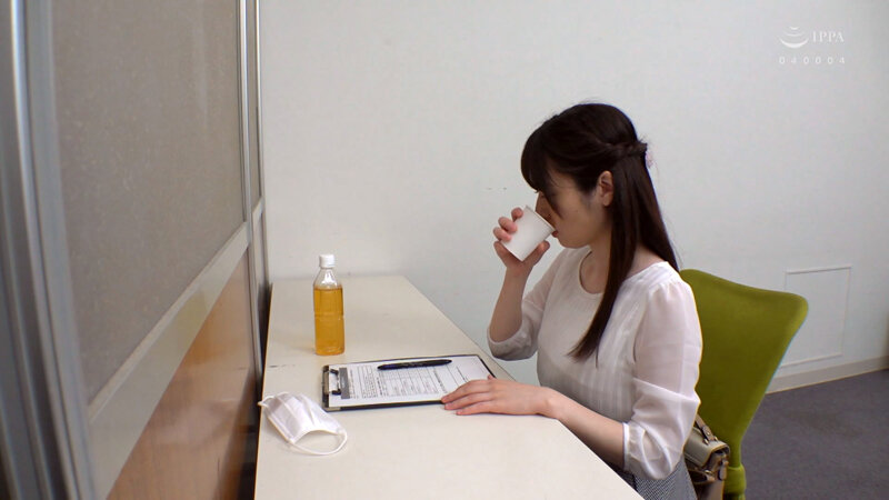 ＜熟女＞ 極秘入手！アンケート会場で昏●レ●プされる清楚な女性達！ 【...