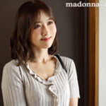 ＜熟女＞ 「本当に、先っぽ3cmだけだからね…。」 久々に再会した幼馴染と悪ふざけから始まる友達以上、不倫未満の焦らし中出し1週間―。 大槻ひびき 【FANZA】