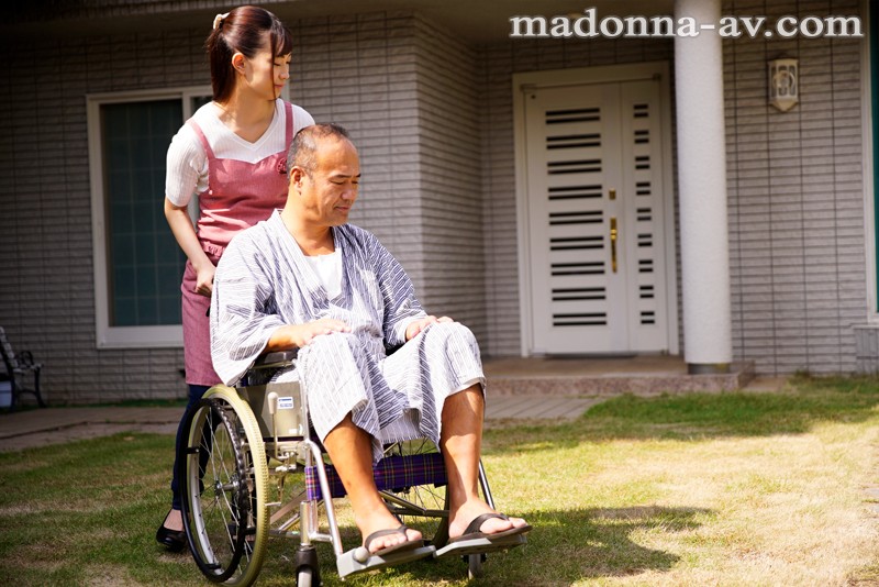 ＜熟女＞ 声も出せずクンニに悶える人妻介護 美谷朱里 【FANZA】