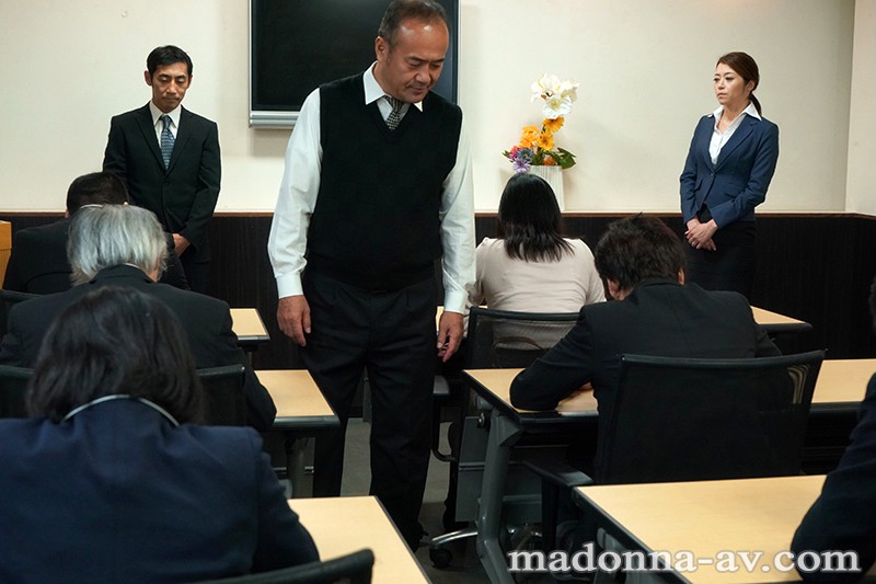 ＜熟女＞ 密着セックス ～研修旅行先で深まる、上司との不貞関係～ 北条...