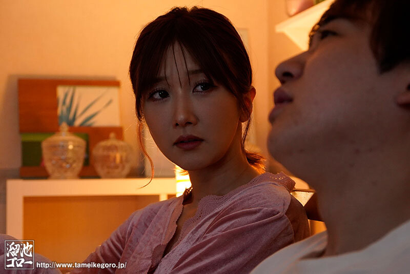 ＜熟女＞ 「だって寂しかったんだもん…」初めて不倫をした人妻、待ってい...