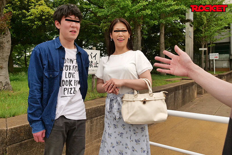 ＜熟女＞ 母親のドスケベフェラで射精我慢できたら賞金100万円 暴発し...