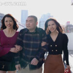 ＜熟女＞ W美脚イイオンナと田舎童貞くんのサンドイッチ痴女中出しデート 【FANZA】