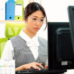 ＜熟女＞ 行き遅れた三十路女に気のある素振り見せたらマジ惚れされて一発ハメて終わるつもりがカニばさみロックと杭打ちピストンで逃げられず何度も中出しさせられた 川上奈々美 【FANZA】