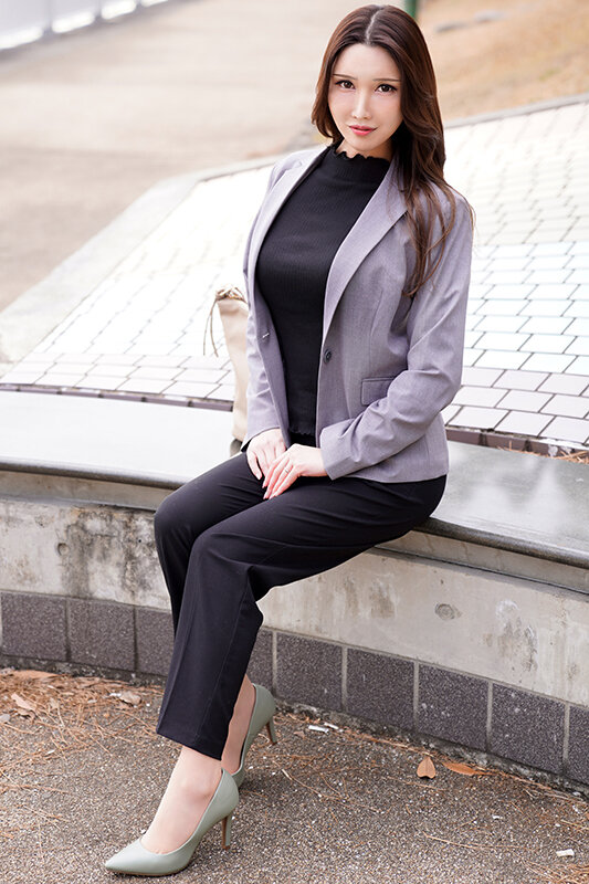 ＜熟女＞ 大手下着会社勤務 38歳 美人企画課長 旦那を裏切りイケメン...