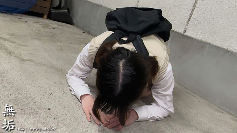 ＜熟女＞ 悪徳チケット転売ヤ―に騙され種付けされた無垢な田舎少女 被害...