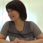 ＜熟女＞ 「『はじめてがおばさんで本当にいいの？』 熟女優 鮎原いつきが自宅で生中出し筆おろしのお手伝い」 【FANZA】