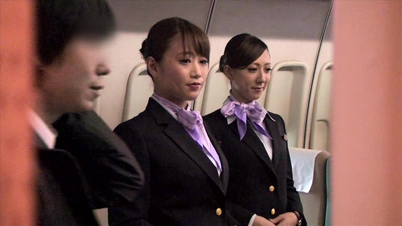 ＜熟女＞ 「制服・下着・全裸」でおもてなし またがりオマ○コ航空 【F...