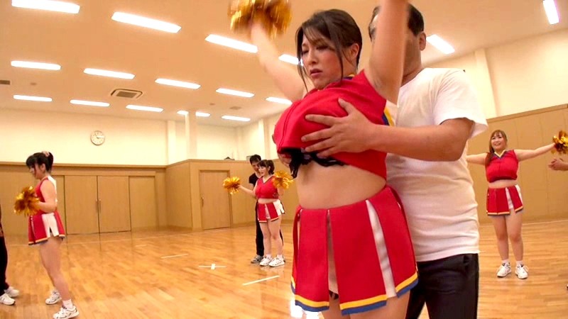 ＜熟女＞ マダム巨乳チアリーダー 【FANZA】