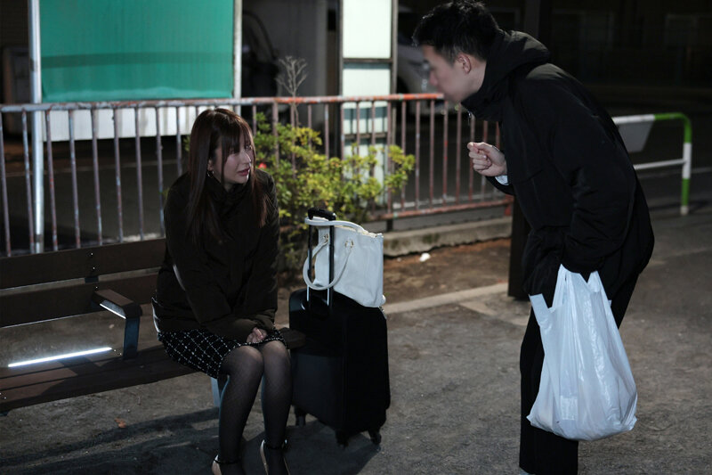 ＜熟女＞ 家出妻の淫らな恩返し 専属おっパブ嬢になって家主を至れり尽く...