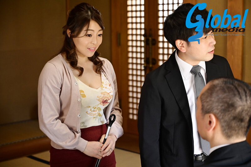 ＜熟女＞ 緊縛調教妻 義父の急逝で豪邸に住むことになった若妻。庭師の男...