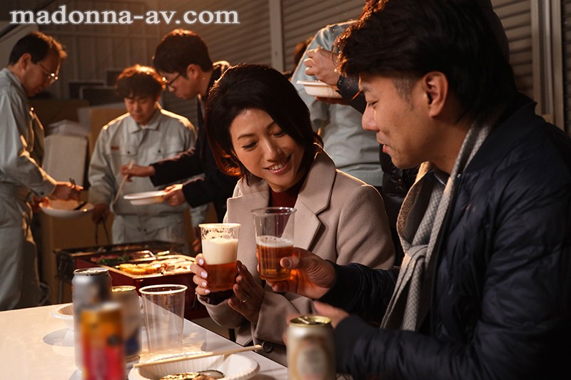 ＜熟女＞ 中途採用した経理の人妻社員を、言いなりセフレ化する研修旅行。...