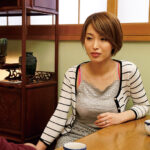 ＜熟女＞ 旦那からの着信は不倫セックス中！！不倫相手に促され電話に出た人妻は、必死に喘ぎ声を押し殺してはいたが、行為がエスカレートし興奮度はMAXに！絶対にバレてる！？総集編15人VOL.02 【FANZA】