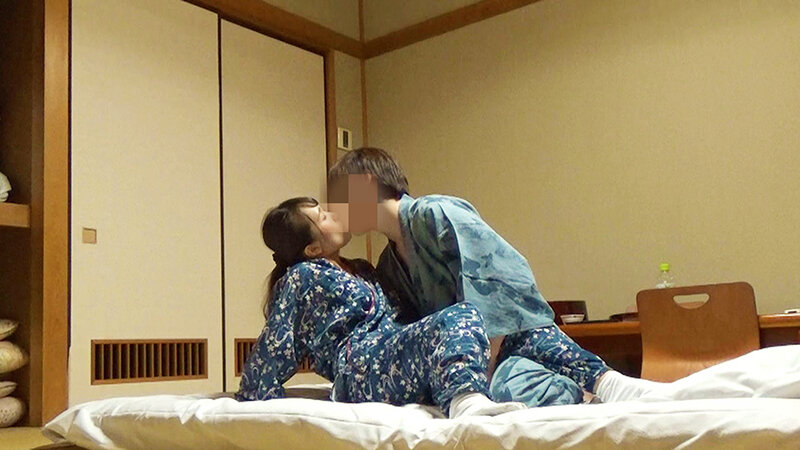 ＜熟女＞ 実録 淫乱で美人の仲居盗撮 8時間 【FANZA】