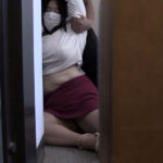 ＜熟女＞ ［閲覧注意］輪●レ●プ映像 ノーカット無編集・婦女強●犯罪記録 豊満女体爆姦！ クロロホルムとスタンガンで昏●、媚薬で絶頂潮吹き、逃げ叫びながらも凌●の限りを尽くされドMメス豚性奴●と化す爆乳妻！ 豊永映美 【FANZA】