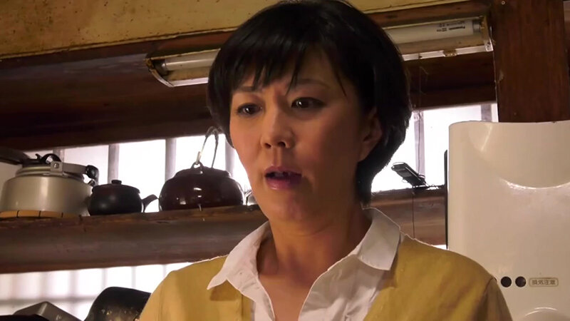 ＜熟女＞ 【人気熟女】五十路妻の告白 円城ひとみ 息子にせがまれ許した...