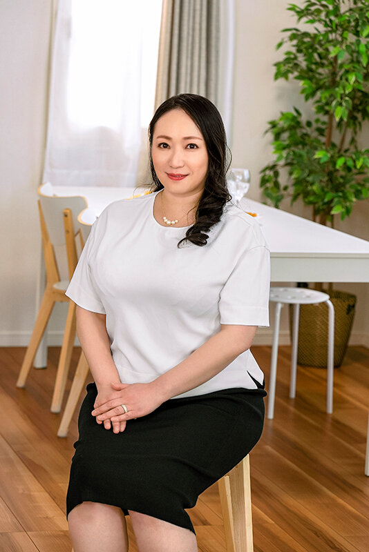 ＜熟女＞ 教え子が爆乳！爆尻！美熟女に豹変！我慢出来ない先生は… 若菜...