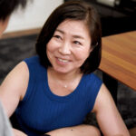 ＜熟女＞ ツアーコンダクターの美の秘訣 五十路の精子ハンター 石川芙美乃 【FANZA】