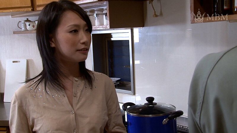 ＜熟女＞ 家の建付けのチェックに来た男がまさかの豹変！男を狂わす人妻の...