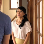 ＜熟女＞ ミニスカ―トから覗く股間がエロい熟女…敏感になったカラダは快楽堕ちの本能丸出し中出しSEXにイキまくる！！ 【FANZA】