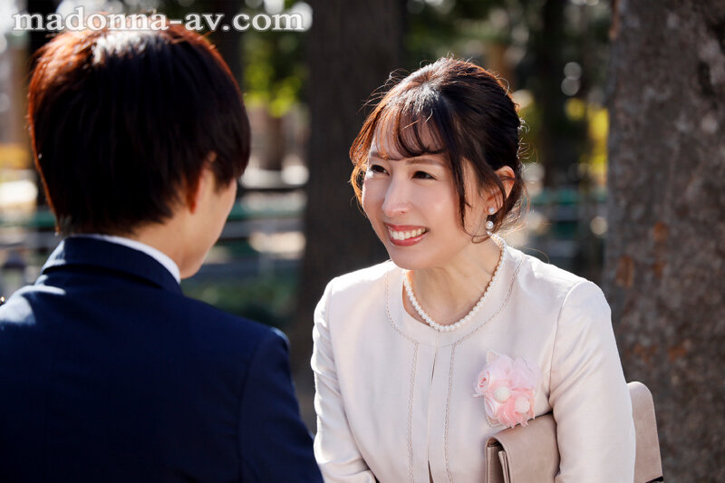 ＜熟女＞ Madonna電撃移籍第2弾！！ 卒業式の後に…大人になった...