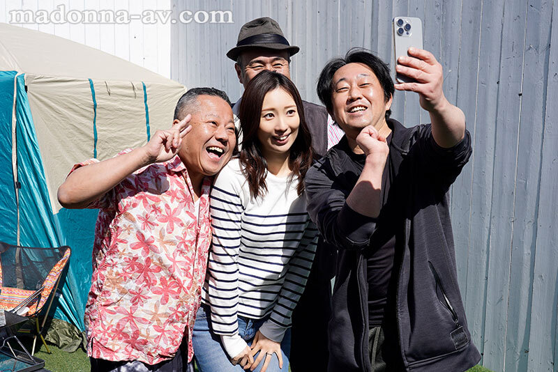 ＜熟女＞ 町内キャンプNTR テント内で何度も中出しされた妻の衝撃的寝...