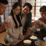 ＜熟女＞ 「りおちゃん、大きくなったね…。」実家に帰るといつも二人の叔父さんに呼び出されて…。 朝日りお 【FANZA】