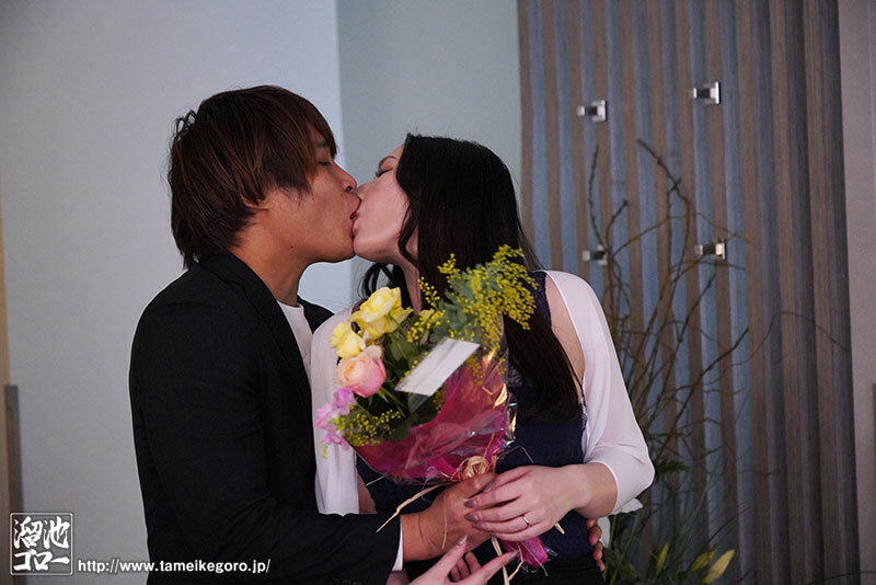 ＜熟女＞ 1年間のセックスレスと1ヵ月間の禁欲を経てー。妻と結婚記念日...