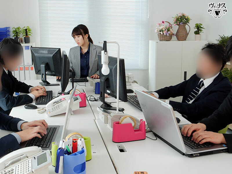 ＜熟女＞ オフィスで2人きりになった瞬間にセックスする女上司と部下 内...