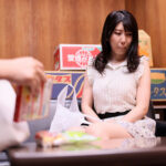 ＜熟女＞ 万引き主婦 美味しそうなおっぱいの公務員妻だったので通報しない代わりにタダでやりまくって無許可で生中出しまでしまくったスケベ店長 谷あづさ 【FANZA】