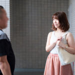 ＜熟女＞ 隣人妻の淫らな恩返し スケ透けのミニスカートで誘惑されて… 中野真子 【FANZA】