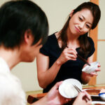 ＜熟女＞ 友人の家に遊びに行ったら何故か友人が出掛けちゃって家にはぼくと友人のお母さんの二人きりに…実は前からおばさんの事が好きだったぼくの事を知ってか知らずか「おばさんとエッチしたいんでしょ？」とぼくの事を誘惑する。我慢の限界を超えてしまったぼくは、おばさん 【FANZA】